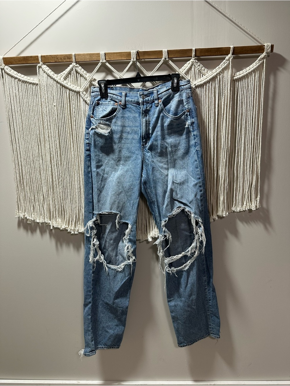 American Eagle Outfitters Light Blue Distressed Boyfriend Jeans